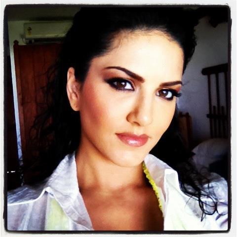 cute sunny leone - Bloody Rascals