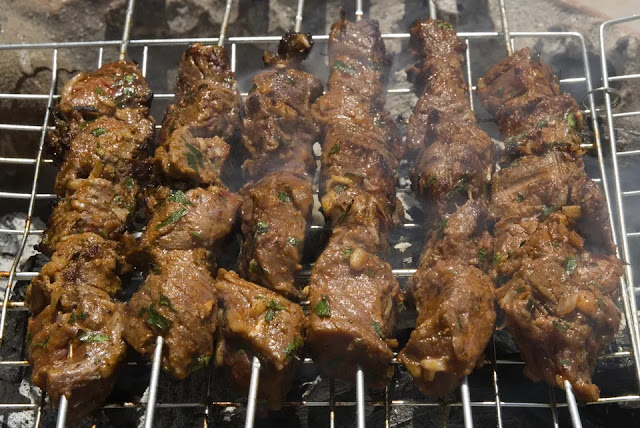 AGNEAU MAROCAIN CLASSIQUE OU BROCHETTES DE BOEUF (BROCHETTES) AGNEAU MAROCAIN CLASSIQUE OU BROCHETTES DE BOEUF (BROCHETTES)