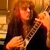 Vídeos raros mostram Yngwie Malmsteen tocando bateria e cítara