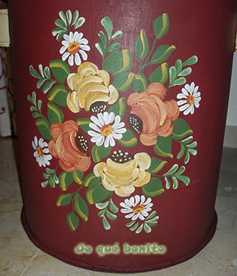 Lechera pintada con flores