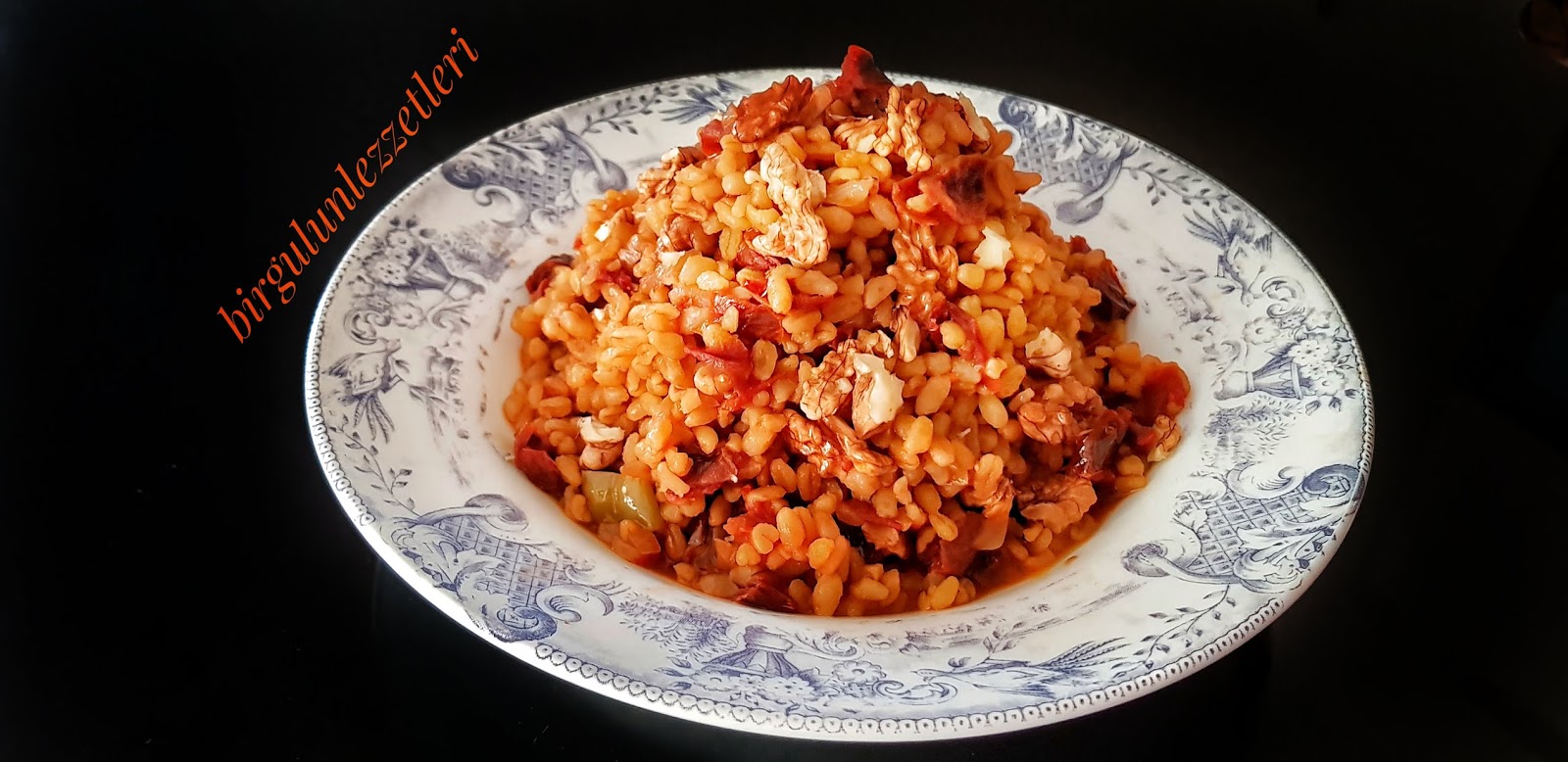 Domatesli Bulgur Pilavi Tarifi Videosu Domatesli Bulgur Pilavi Tarifi Videosu