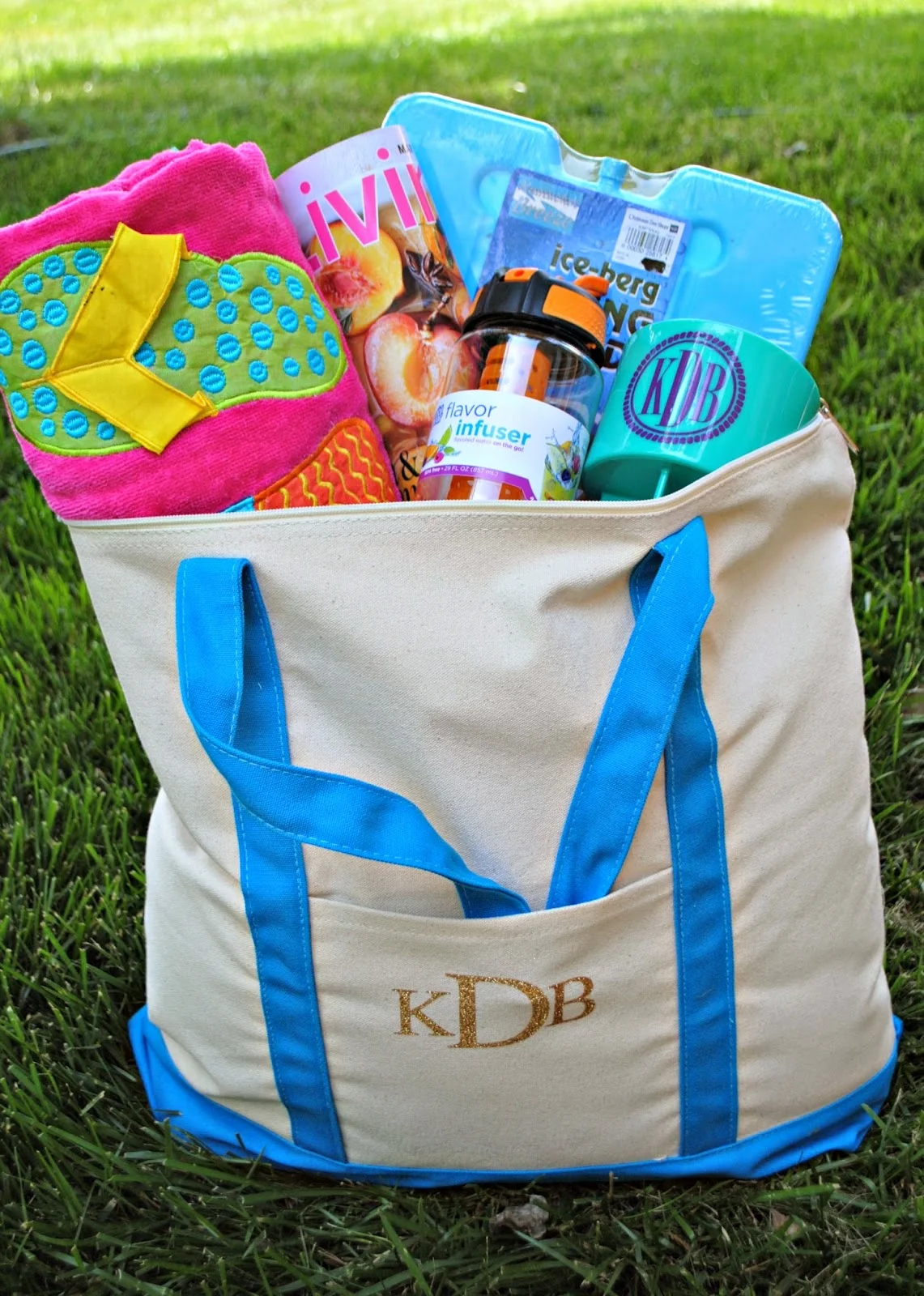 Do it yourself, DIY, teacher gift, summer tote, tote bag, monogrammed
