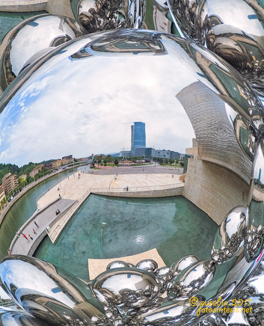 Reflejos en "El gran árbol y el ojo", Anish Kapoor