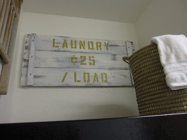 Laundry sign