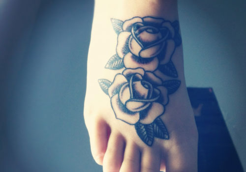 Rosa negra Tatuagens para as Mulheres em Pé
