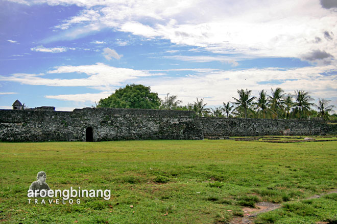 lubang masuk menara pengawas benteng speelwijk serang banten