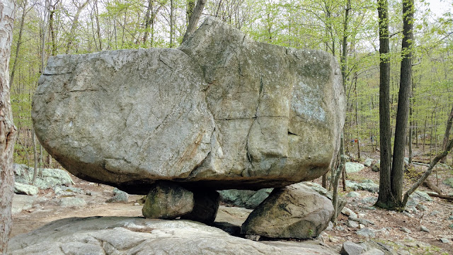 Камінь-Штатив. Нью-Джерсі (Tripod Rock, Pyramid Mountain, NJ)