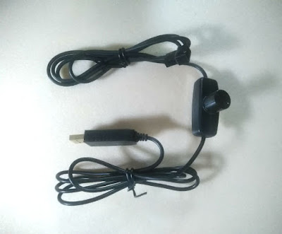 ファン用USB変換ケーブル。丸い部分は風量を調節するつまみ(ファンコントローラー)