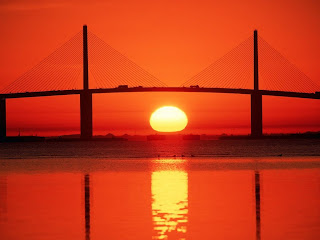 puesta-de-sol-sobre-el-puente-skyway