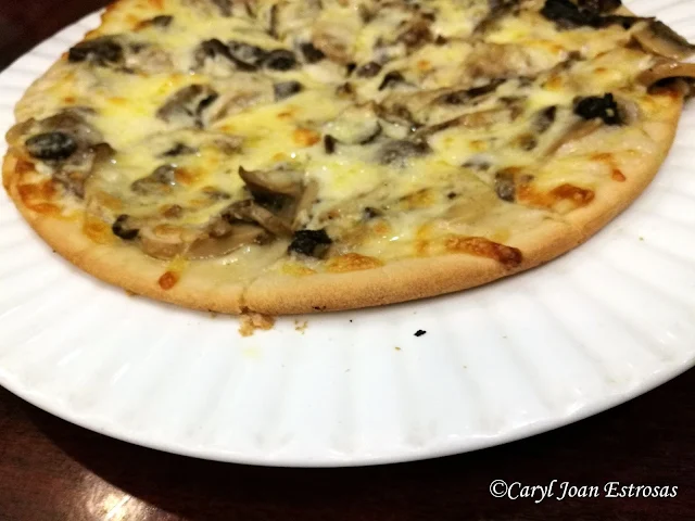 Pizza at Gustav, Angeles City