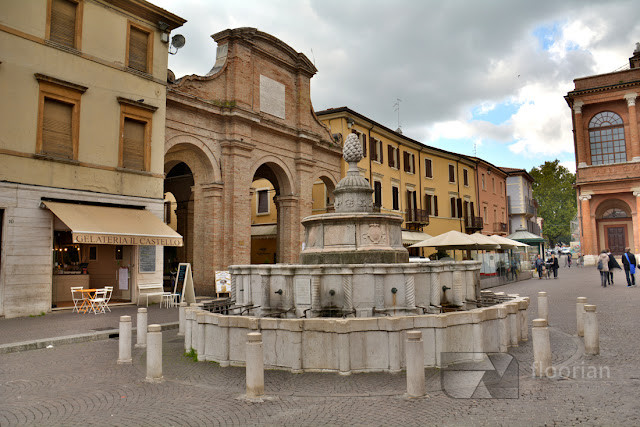 Rimini - Piazza Cavour, średniowieczny plac - TOP atrakcja turystyczna nad wyżrzeżem adriatyku