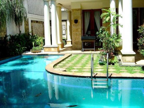 Contoh Kolam Renang Minimalis Belakang Rumah Contoh Kolam Renang Minimalis Belakang Rumah