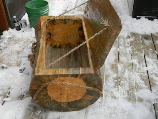 baul realizado con tronco de madera