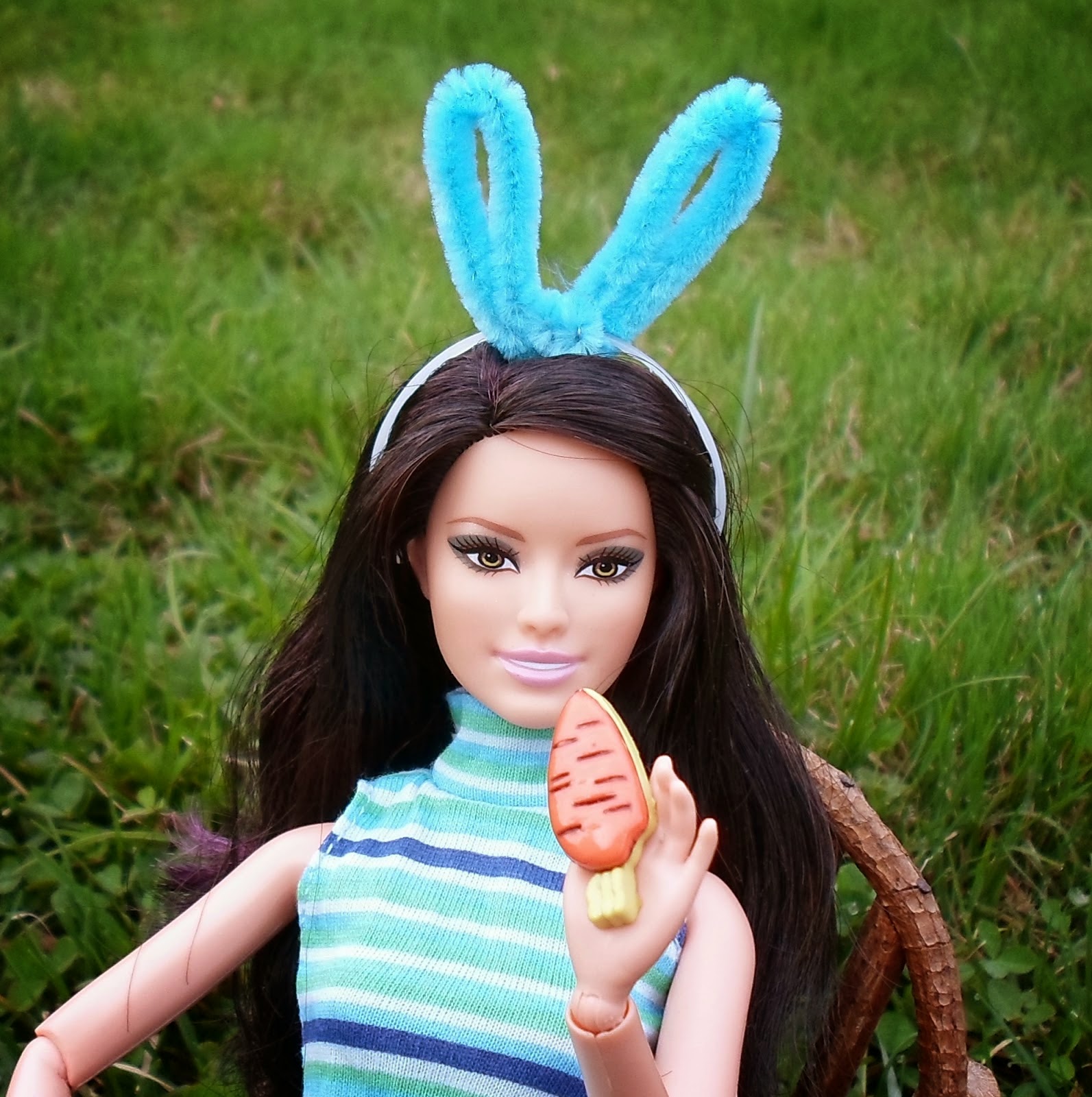 http://happierthanapiginmud.blogspot.com/2014/04/last-minute-bunny-ears-for-barbie.html