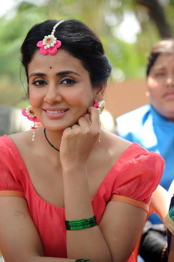 telugu actress yadav telugu actress parul yadav cute hd photos in red dress telugu actress yadav telugu actress parul yadav cute hd photos in red dress