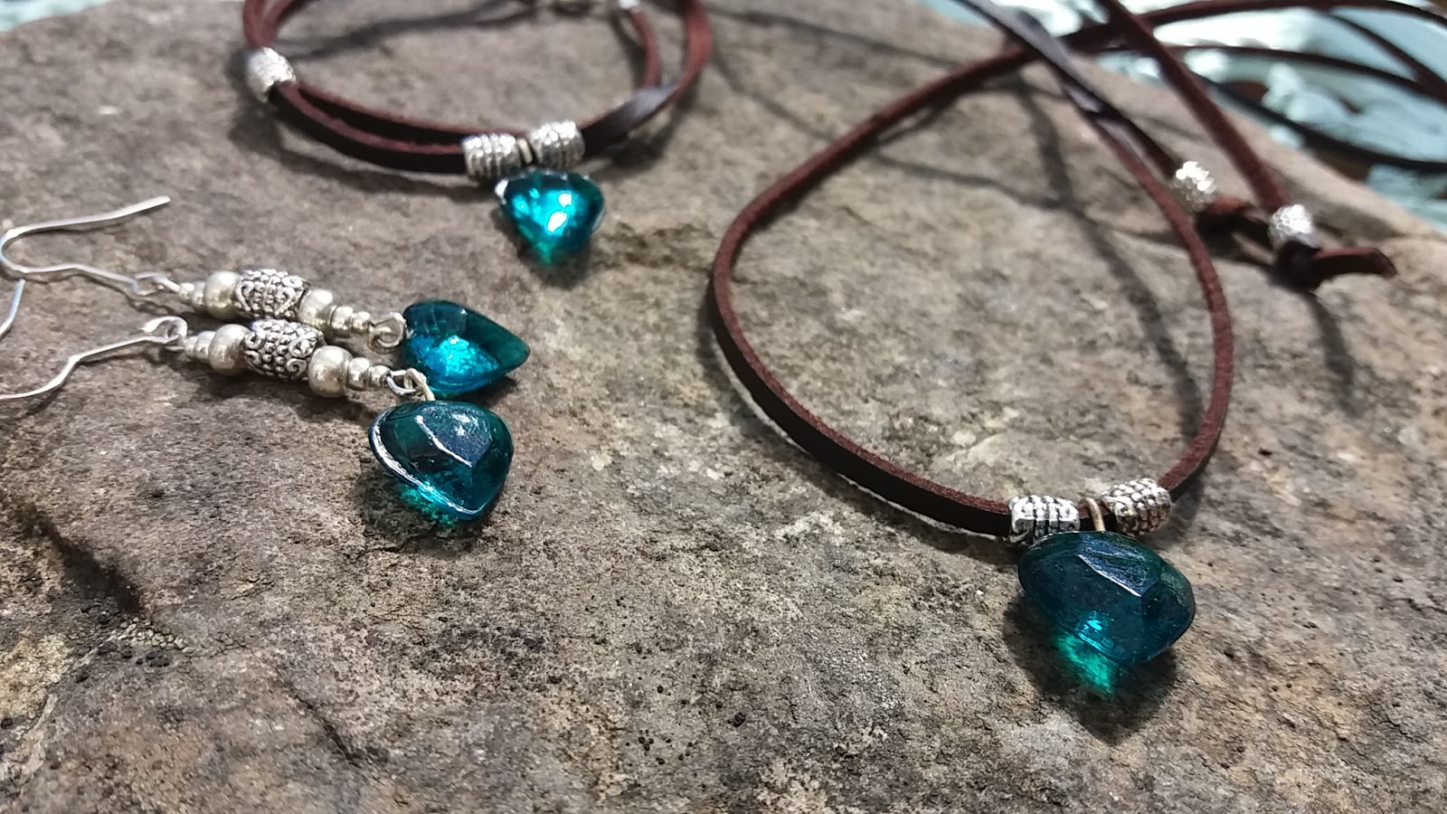 Life and Craft of Dilly Dally Dingle Leather jewellery set