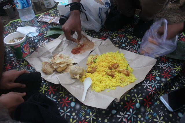 foto makan di surken yang beli di warung