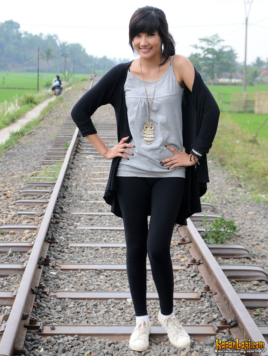 Adelia Rasya - Hot Artis ~ toket artis indonesia