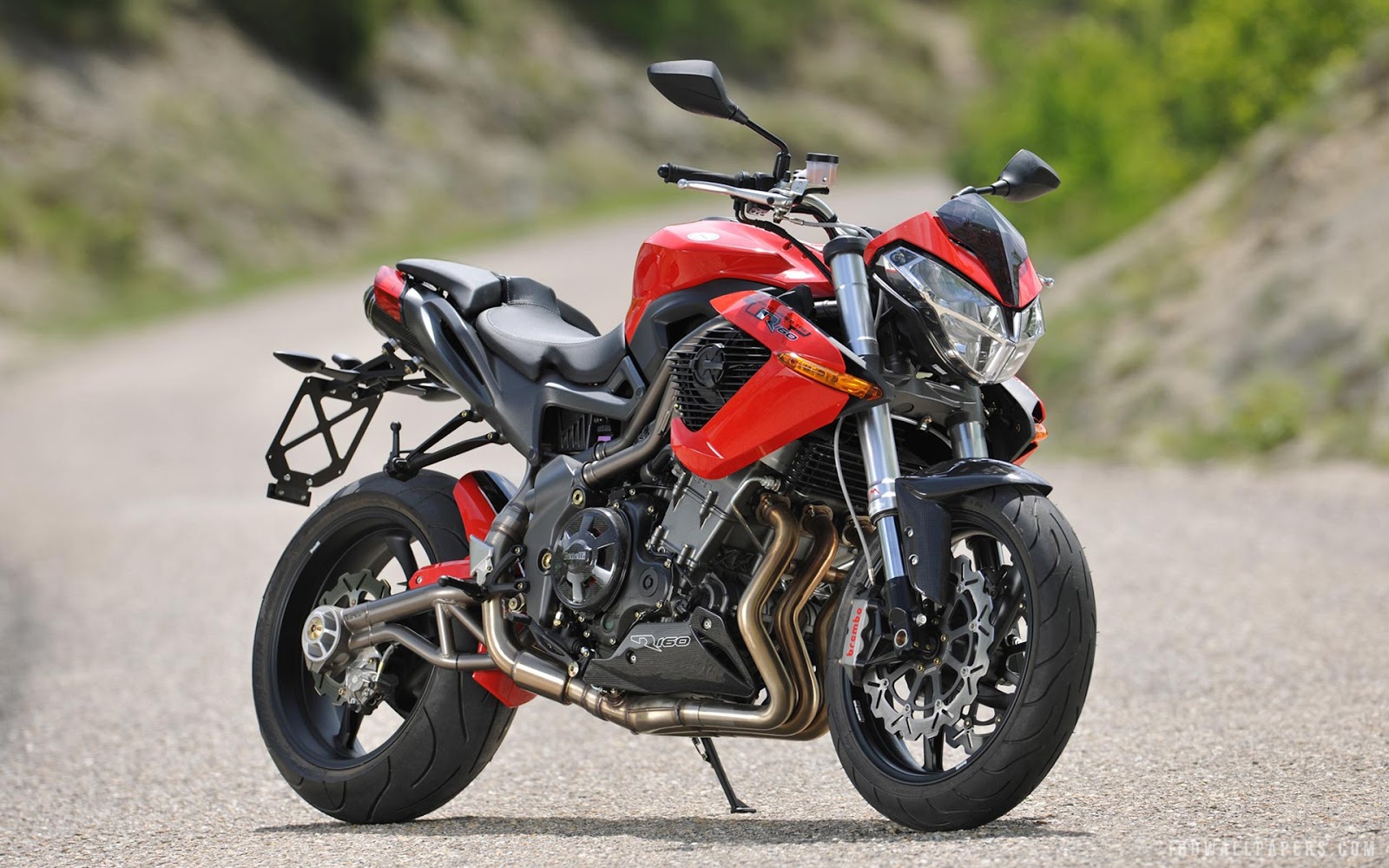 benelli tnt 1000 r