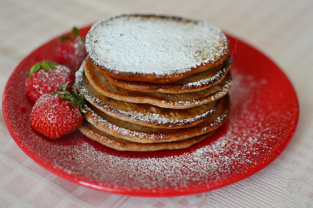 pancakes placki z truskawkami