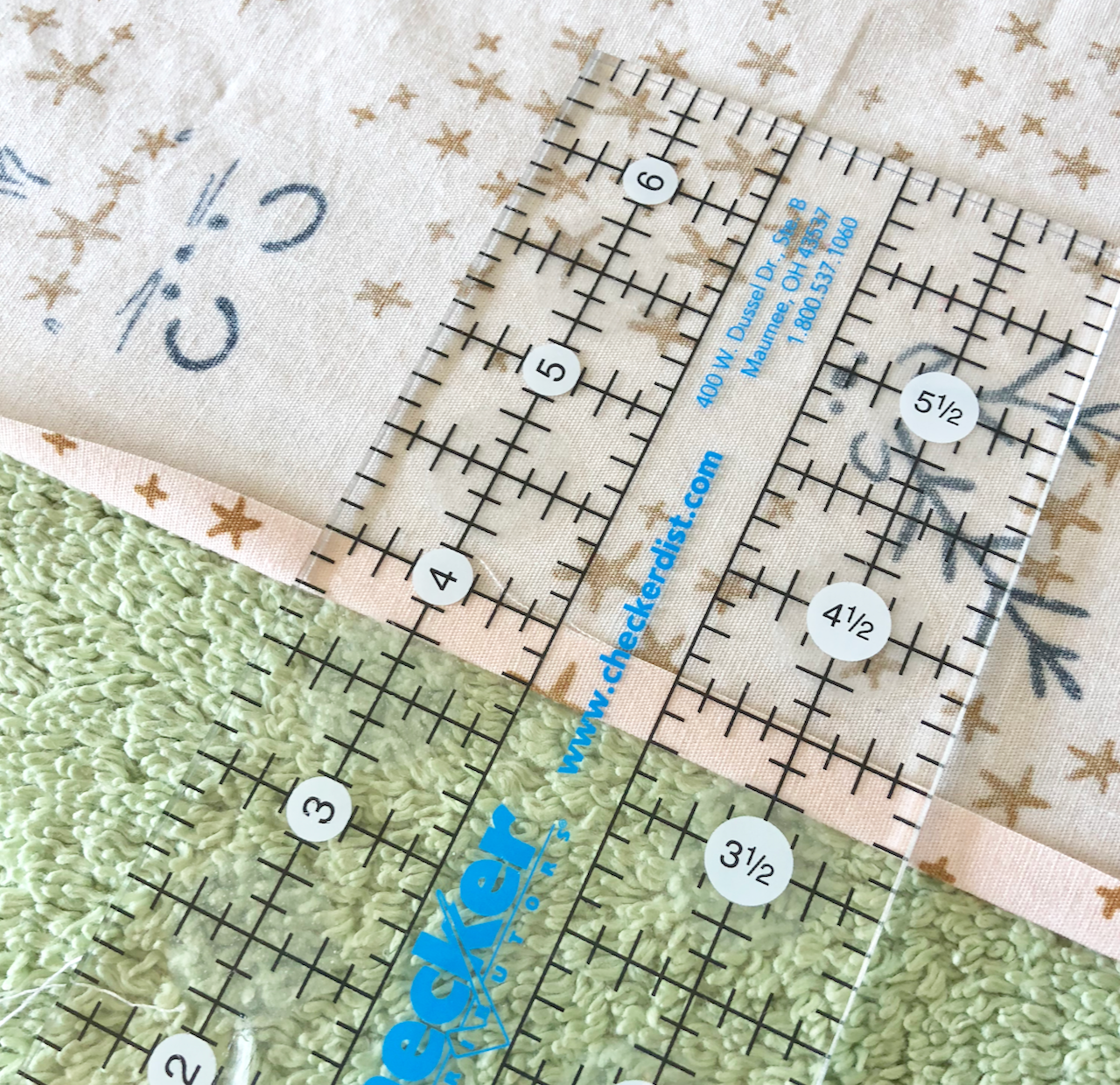 she can quilt Holiday Pillowcase Tutorial Three Styles A FAL Tutorial