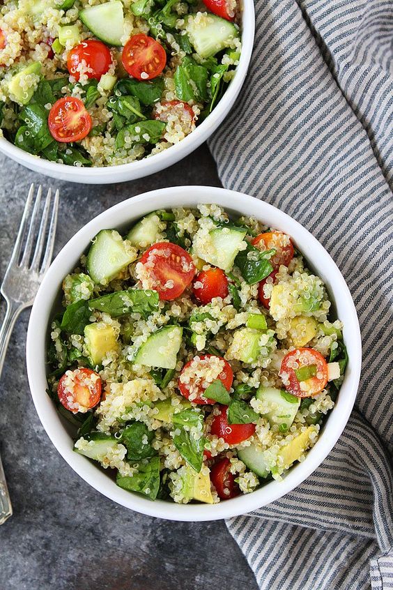 Easy Quinoa Salad is the BEST quinoa salad recipe! It is great for lunch, dinner, or the perfect side dish for potlucks and parties. #quionasalad #quinoa #salad #vegan #vegetarian #glutenfree #healthyrecipe #easyrecipe #veganrecipes #saladrecipe #salad