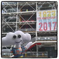 Mr Dream devant le centre Pompidou
