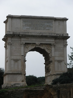 Arco de Tito, en conmemoración de las victorias de Tito contra los judíos.