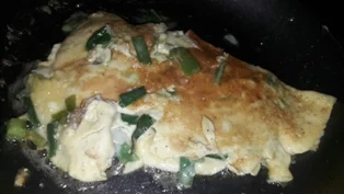 slide-omelet-to-the-plate