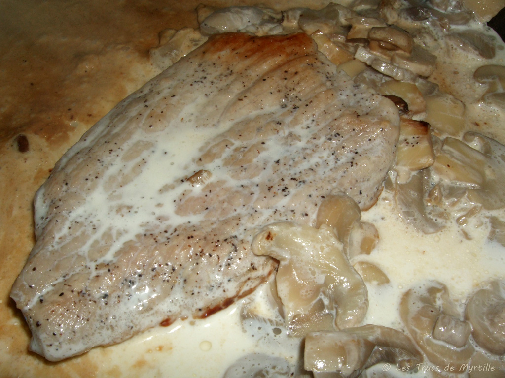 Escalope De Veau à La Crème Et Aux Champignons lacuisinedemyrtille.blogspot.com