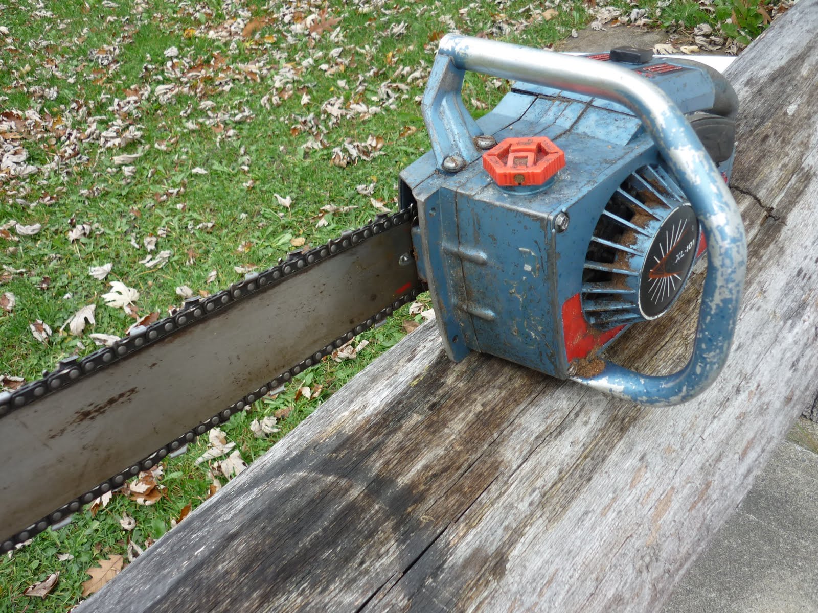VINTAGE CHAINSAW COLLECTION HOMELITE GROUP OF SAWS.