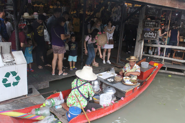 chợ bốn mùa