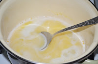 Торт Дамские пальчики: Закипятить воду с маслом