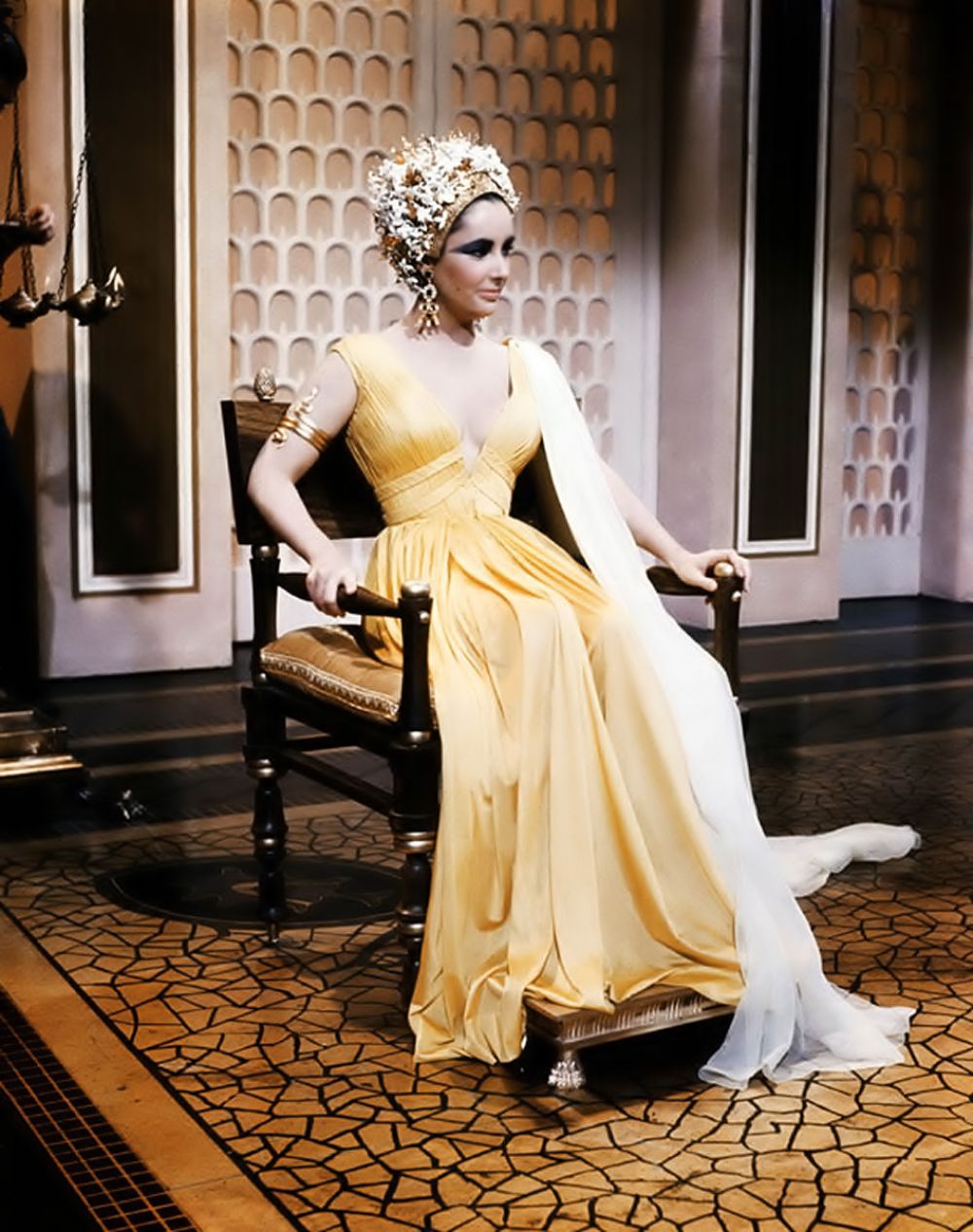 Rare and Beautiful Color Photos of Elizabeth Taylor Portrayed the