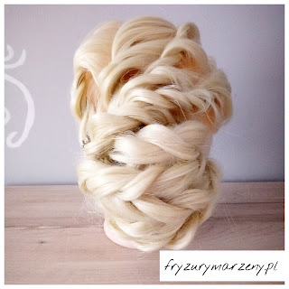 Romantyczne upiecie pasm Romantyczna fryzyra,romantic hair