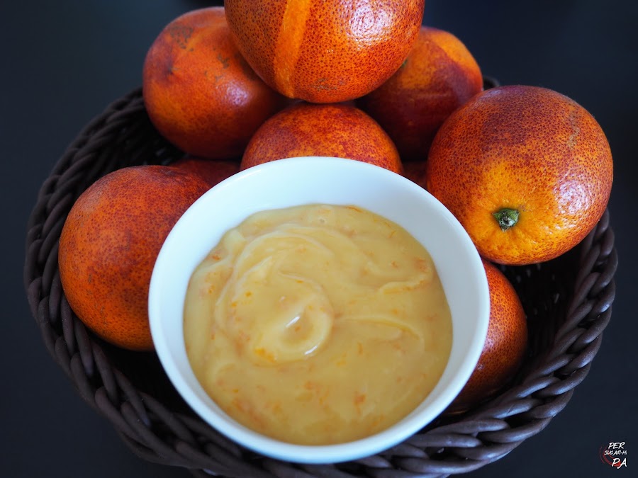 Orange curd de naranjas sanguinas, una crema cuajada básica en pastelería.