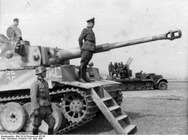 German Waffen-SS General Walter Krüger Tiger I addressing his troops big guns world war II worldwartwo.filminspector.com