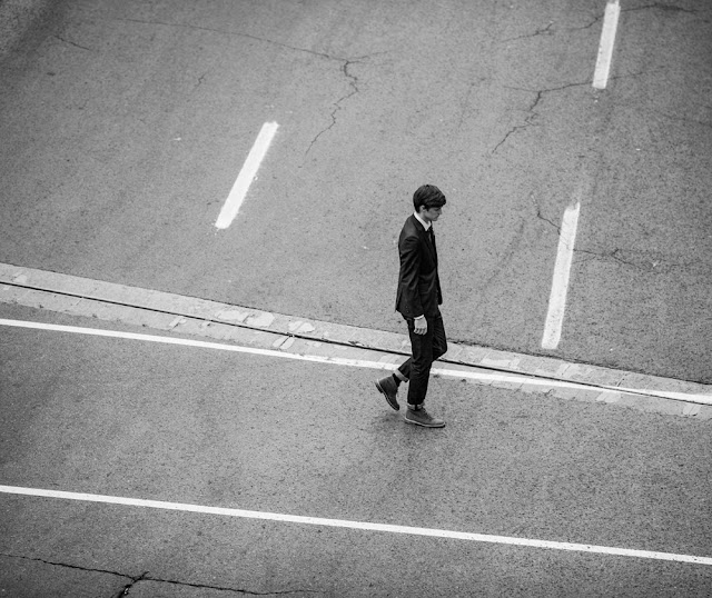 Λίγη Ζωή της Hanya Yanagihara Lonely man