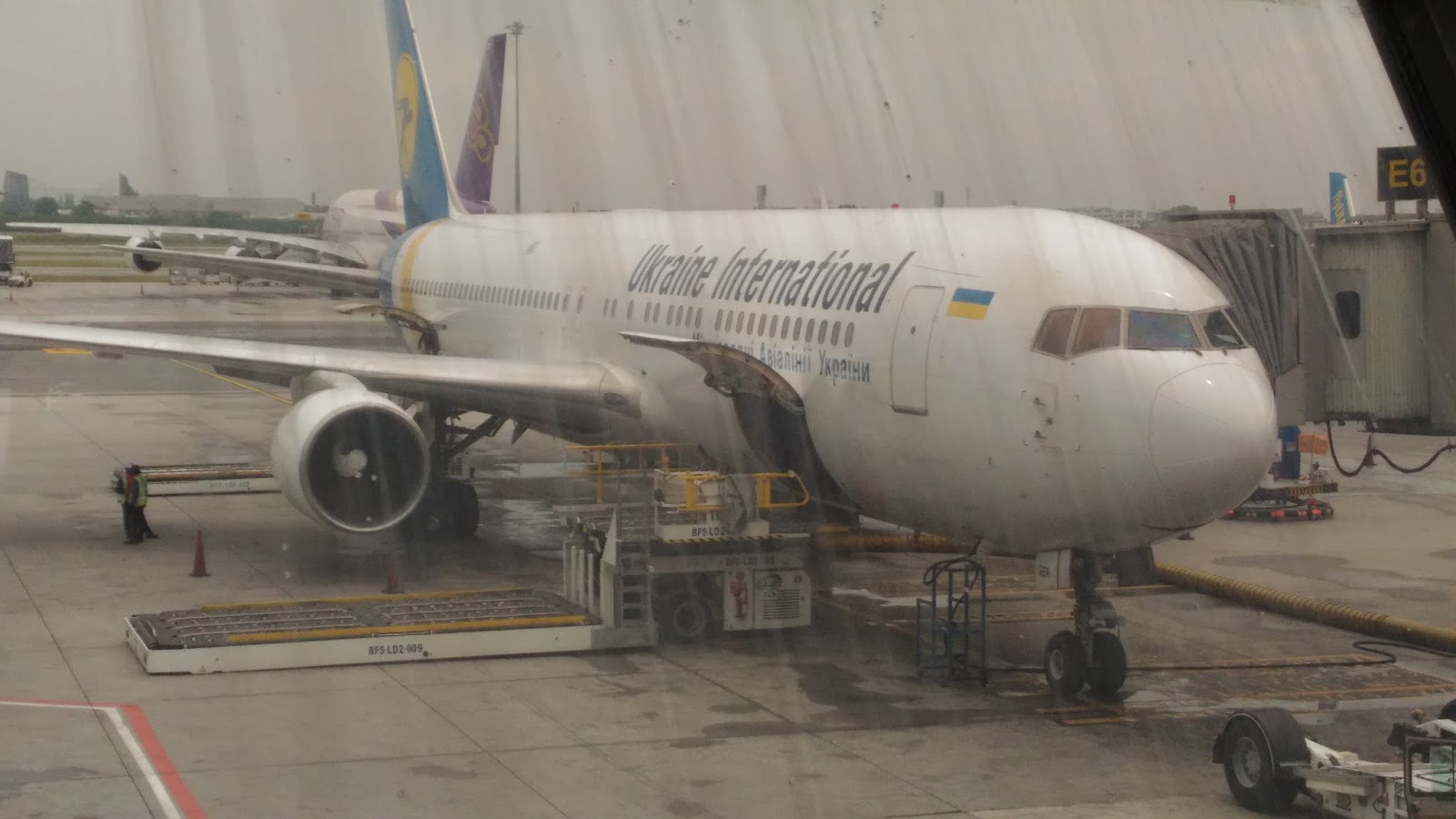飛行機 ウクライナ ウクライナ行き 格安航空券を比較