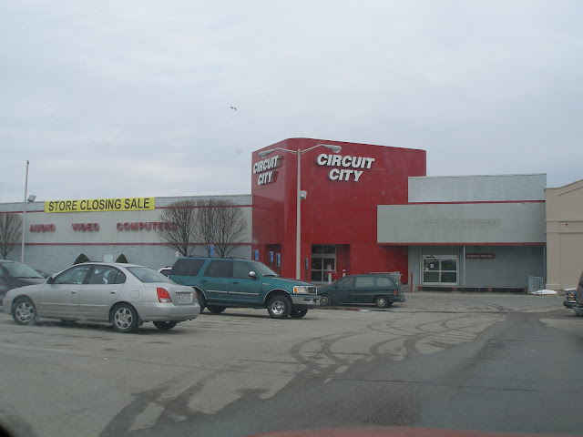 Dead and Dying retail: Circuit City in Cranston, Rhode Island