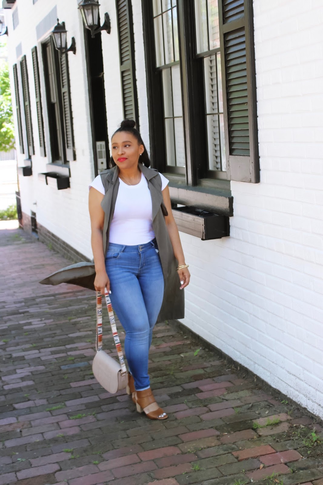 Fun Things To Do & See In Georgetown, walking in georgetown, top knot, red lipstick, dc bloggers, summer outfits