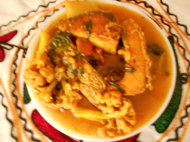Paramita's Kitchen: Alu , Fulkopi , Begun Diye Rui / Katla Macher Jhol ...