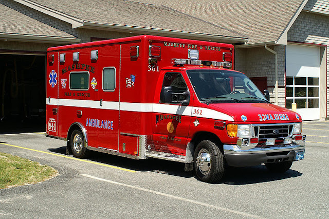 Gambar Mobil Ambulance 14