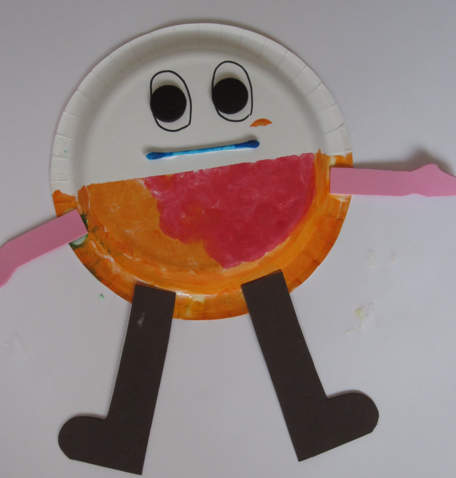 Toddler Approved! Paper Plate Humpty Dumpty Puppet