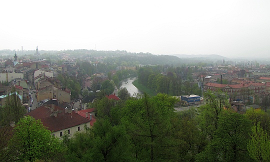 Rzeka Olza. Z lewej mamy Cieszyn, a z prawej Czeski Cieszyn.