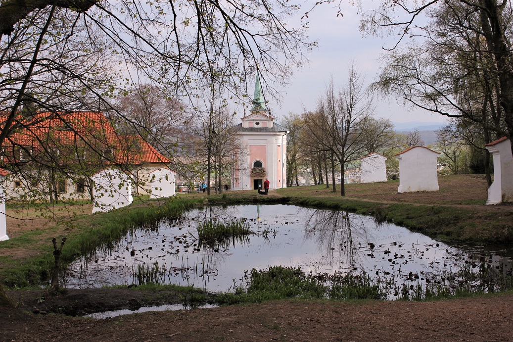 pohled na poutní areál Skalka