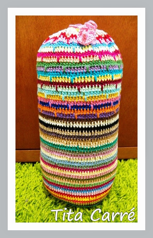 Almofada Cilindro Multi colorido em crochet