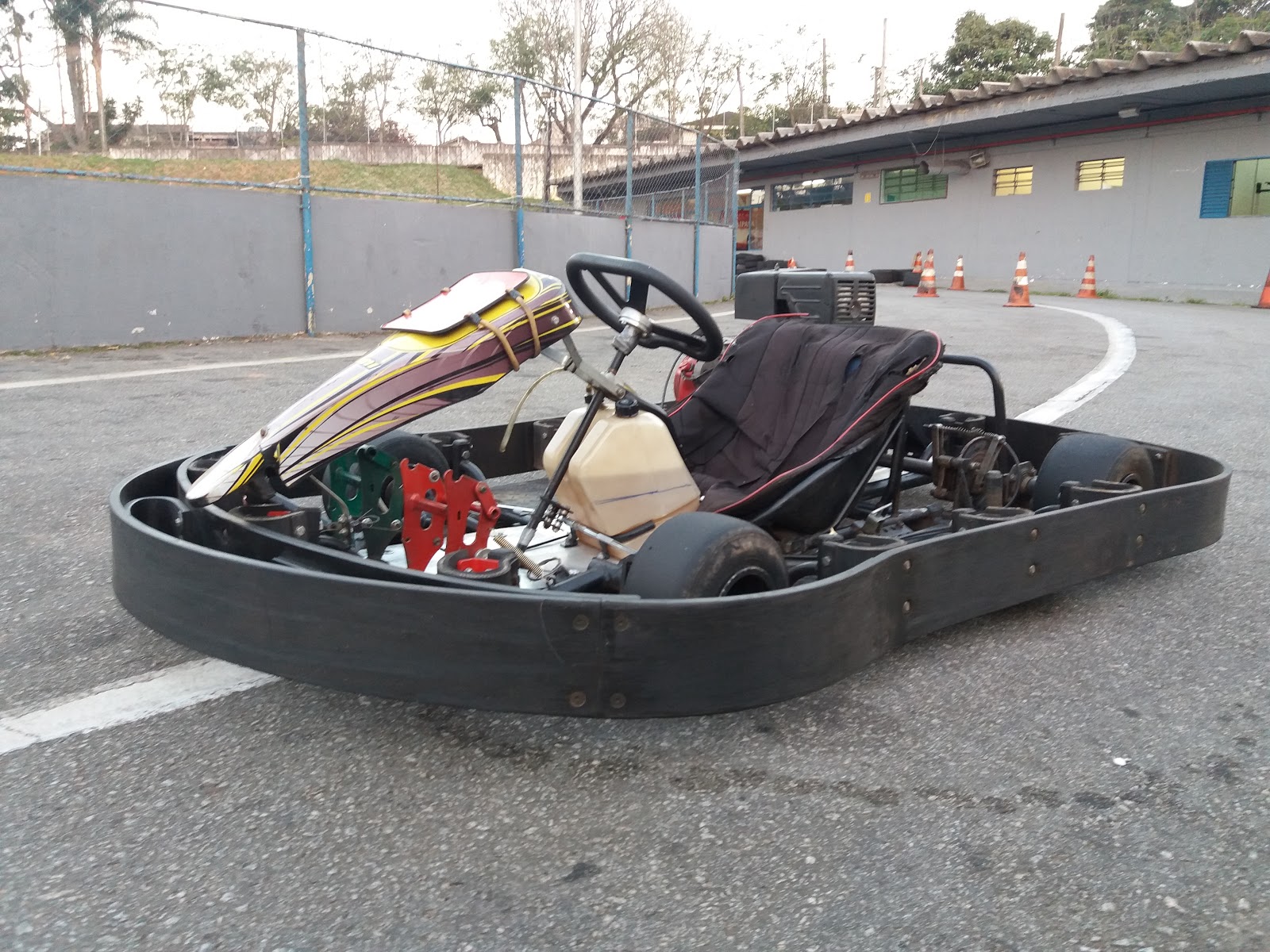 Pilotos de kart aceleram em corrida este fim de semana