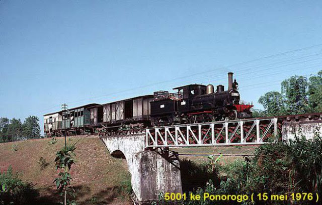 Jalur kereta api ini dibangun awal abad 20, atau sekitar tahun 1907 oleh perusahaan kereta api milik pemerintah Hindia Belanda kala itu, Staats Spoorwegen (SS). Jalur kereta api ini dibangun awal abad 20, atau sekitar tahun 1907 oleh perusahaan kereta api milik pemerintah Hindia Belanda kala itu, Staats Spoorwegen (SS).