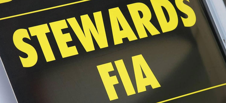 Cartel de los comisarios de la FIA en los circuitos de F1 Cartel de los comisarios de la FIA en los circuitos de F1